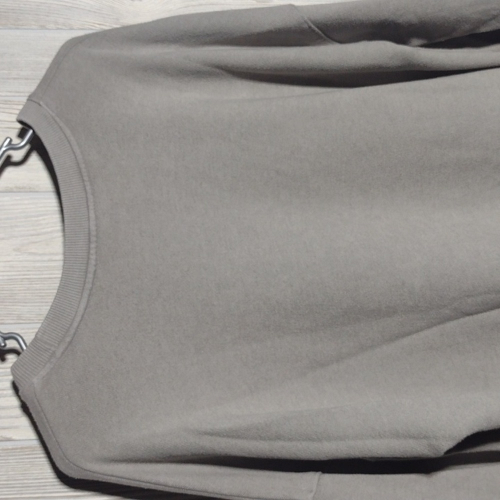 ✴️3 for $15: Oversized High/Low Cut Grey Sweatshirt - Picture 9 of 13